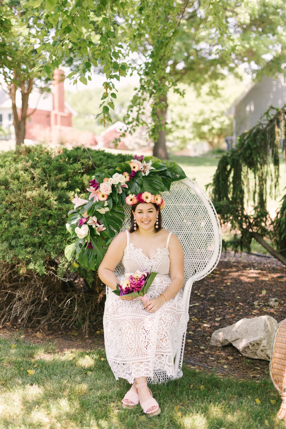 bride in white peacock wedding chair