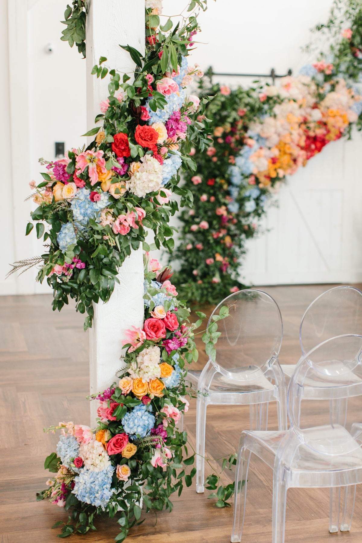 how to decorate pillars with florals