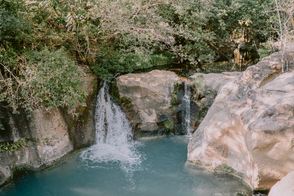 waterfall-wedding-in-costa-ruca