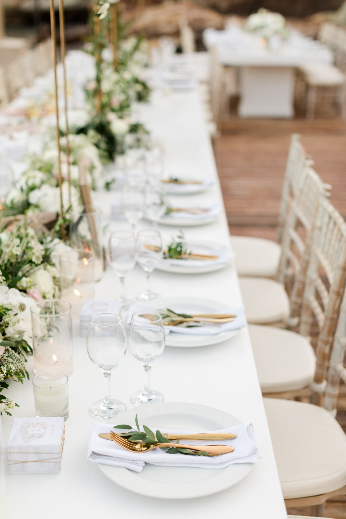 white and gold wedding ideas