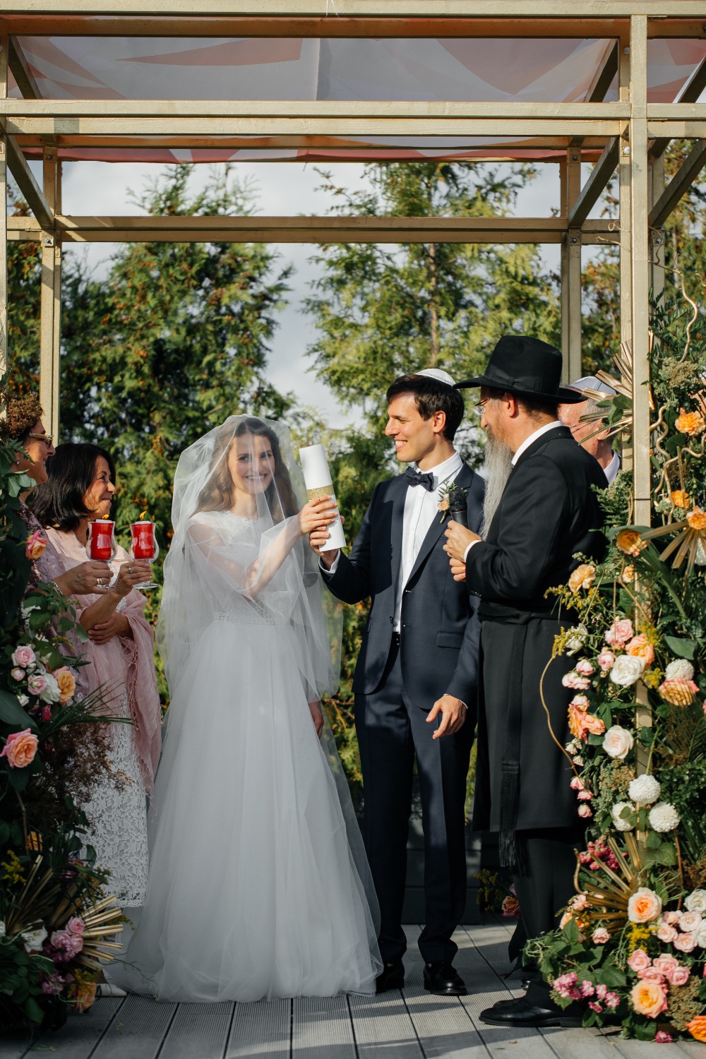 modern outdoor Jewish wedding