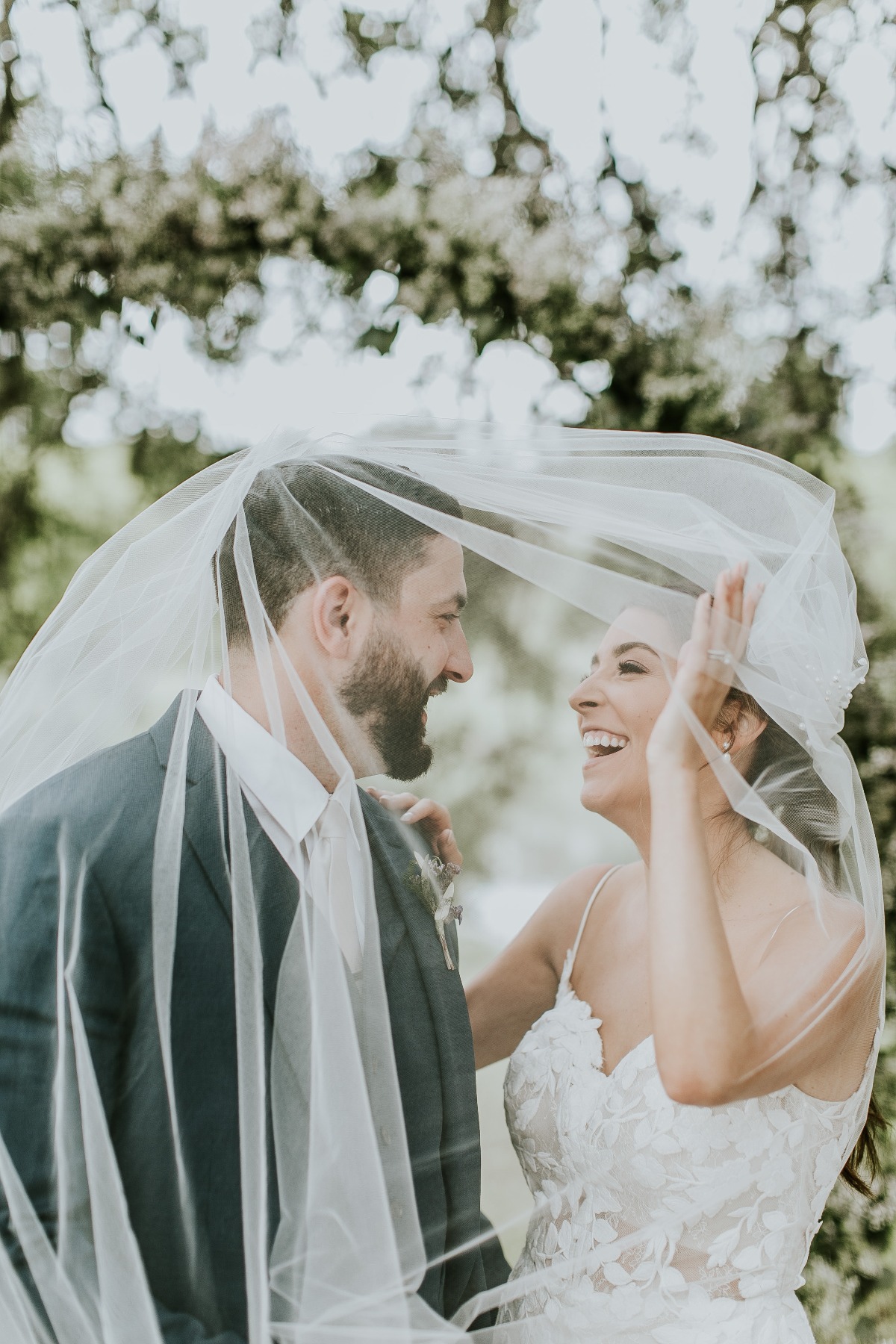 wedding photography idea with wedding veil