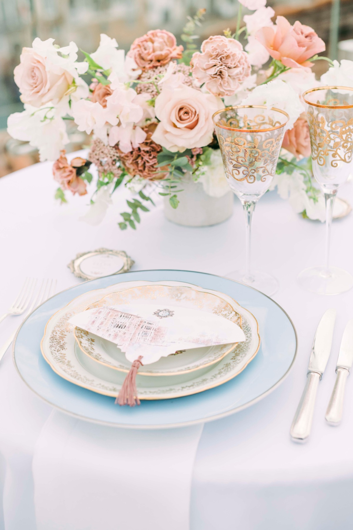 Elegant wedding table setting with flowers and fine china