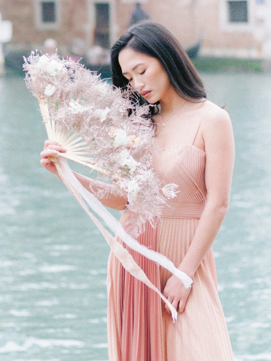 Romantic Elopement Inspiration in Venice