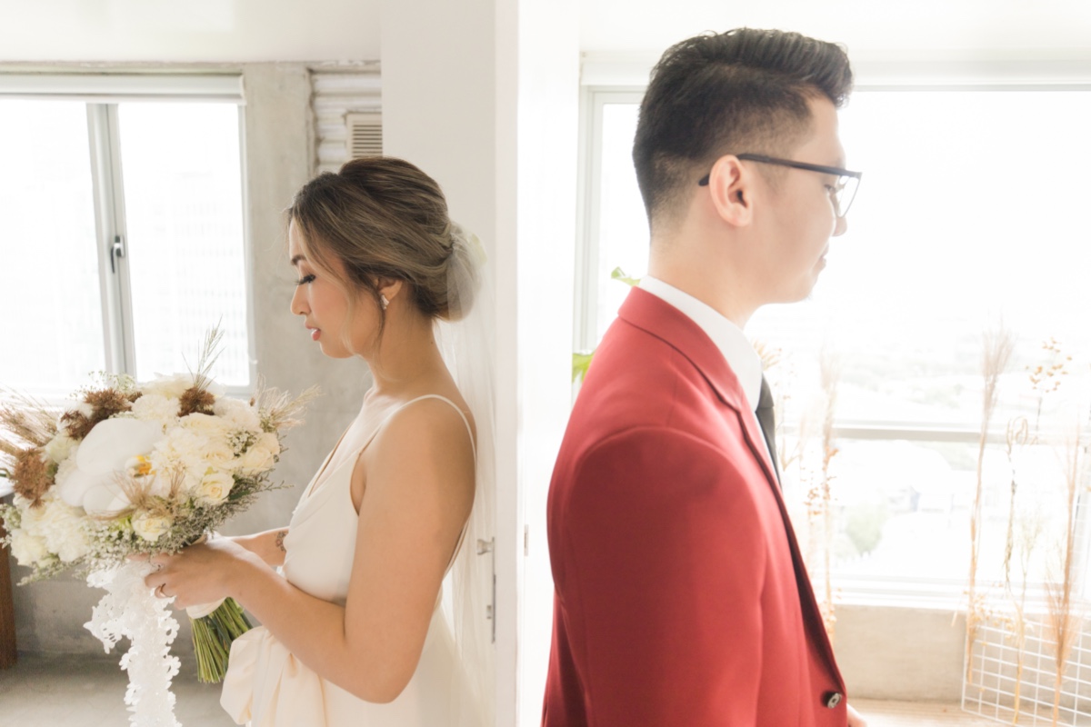 bride and groom first touch without seeing each-other