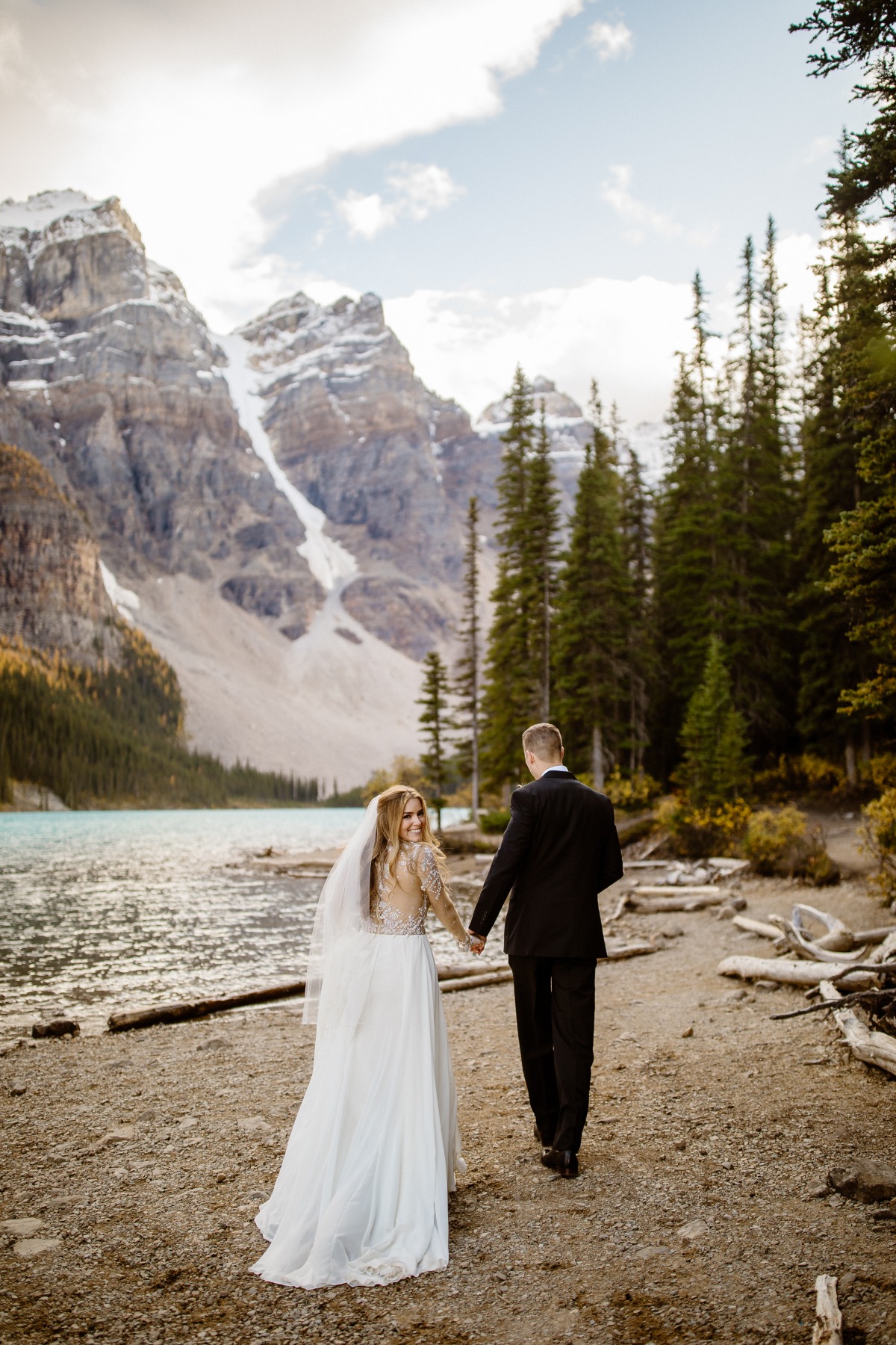 elopement on the shore of Moraine Lake