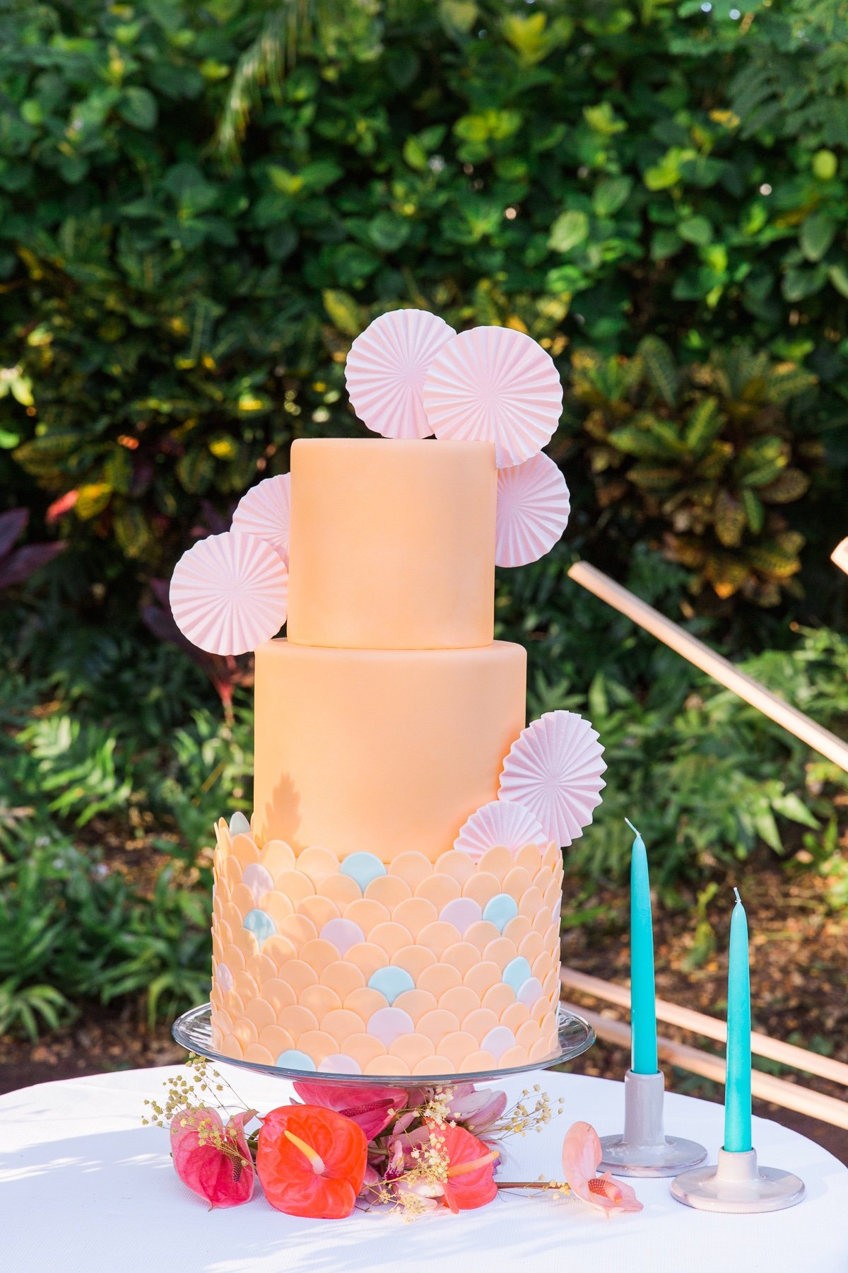 Peach wedding cake with circles designed by Magnolia at Four Seasons Resort, Hualala