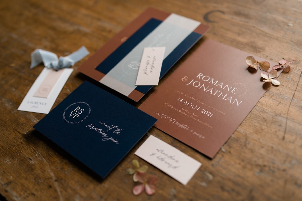 Modern wedding invitations from Deux Amoureux Invitations