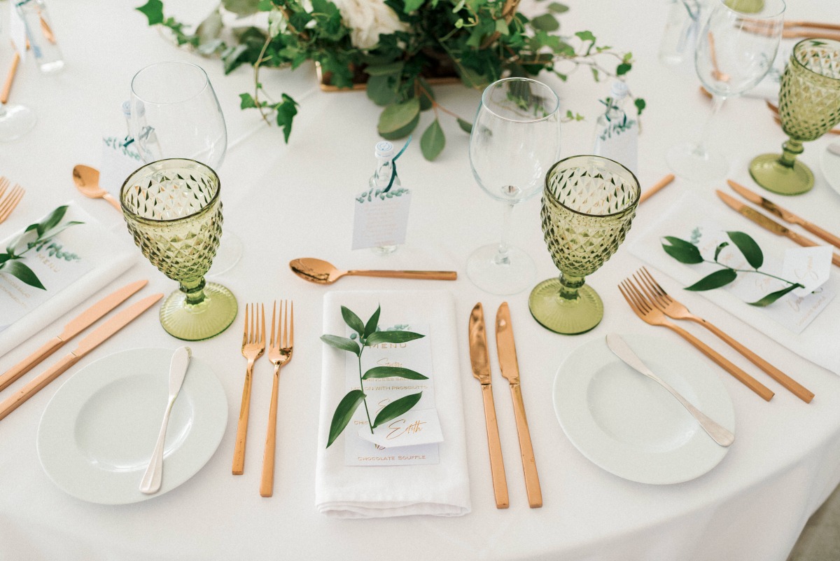 rose gold and ivy wedding table