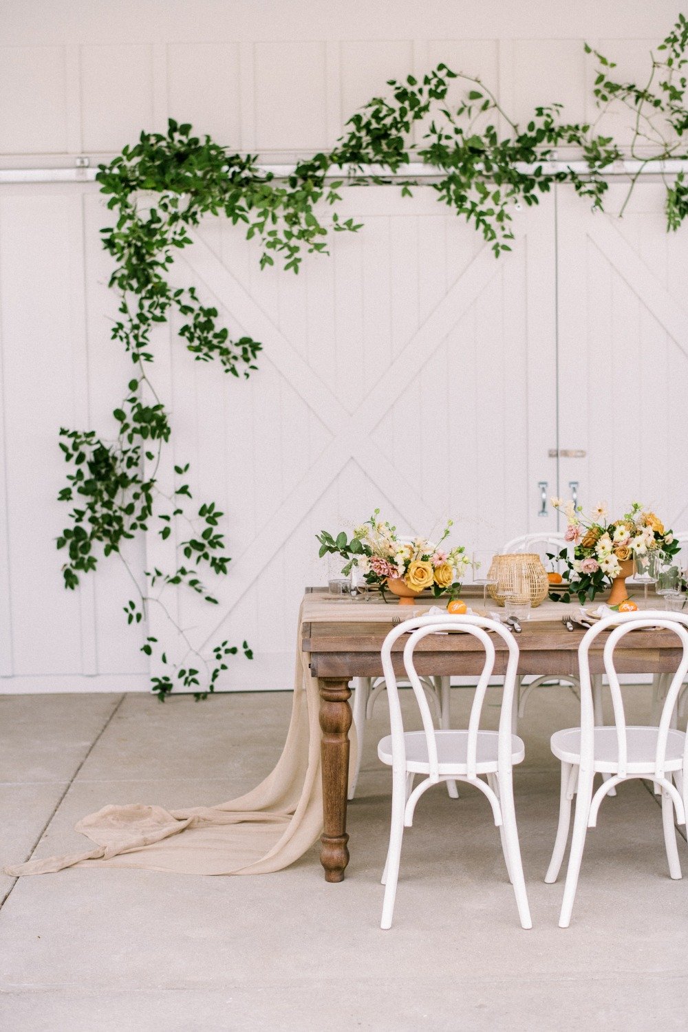 outdoor wedding dining and decor ideas