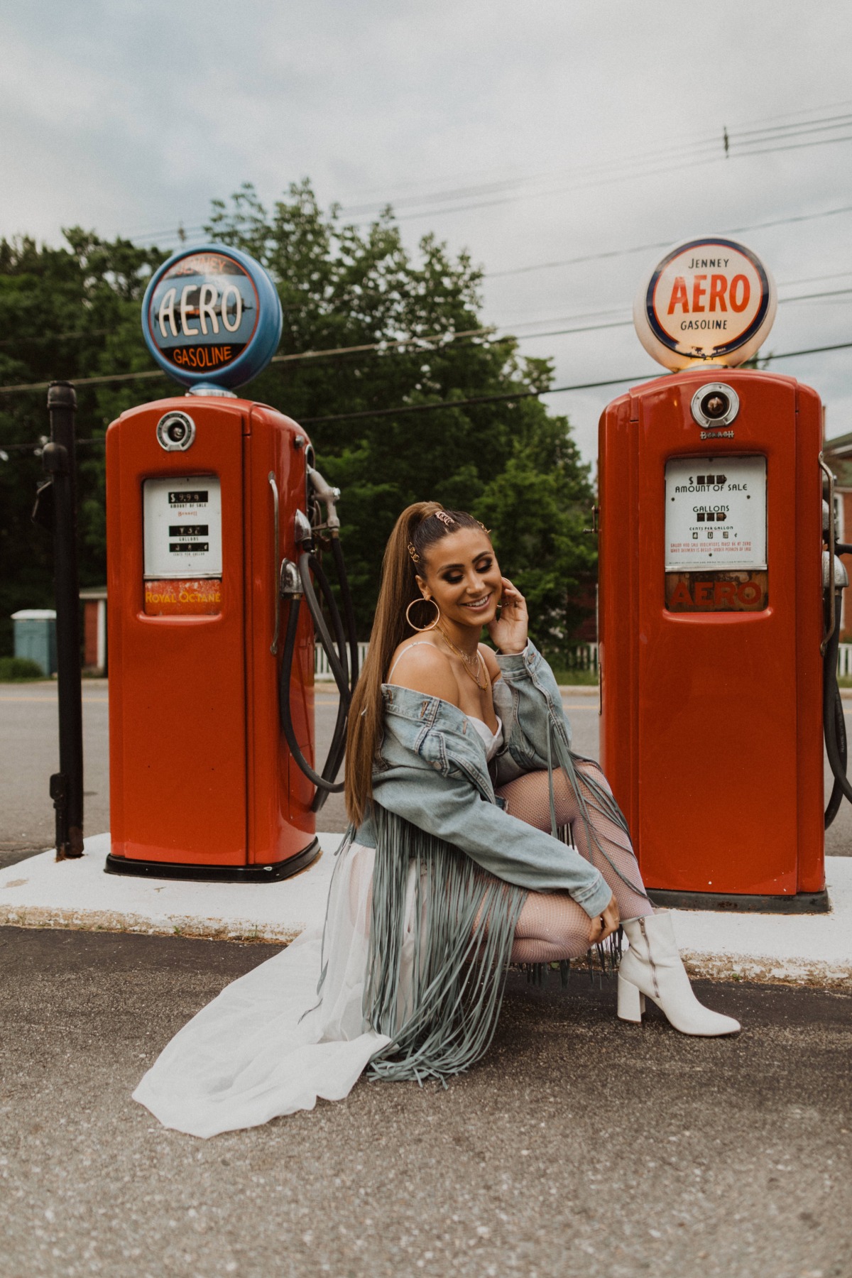 old-gas-station-photoshoot-styled-new-ha
