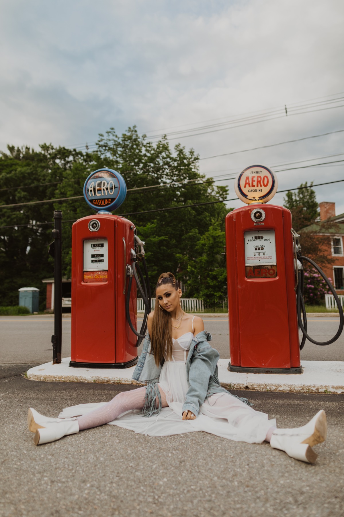 old-gas-station-photoshoot-styled-new-ha