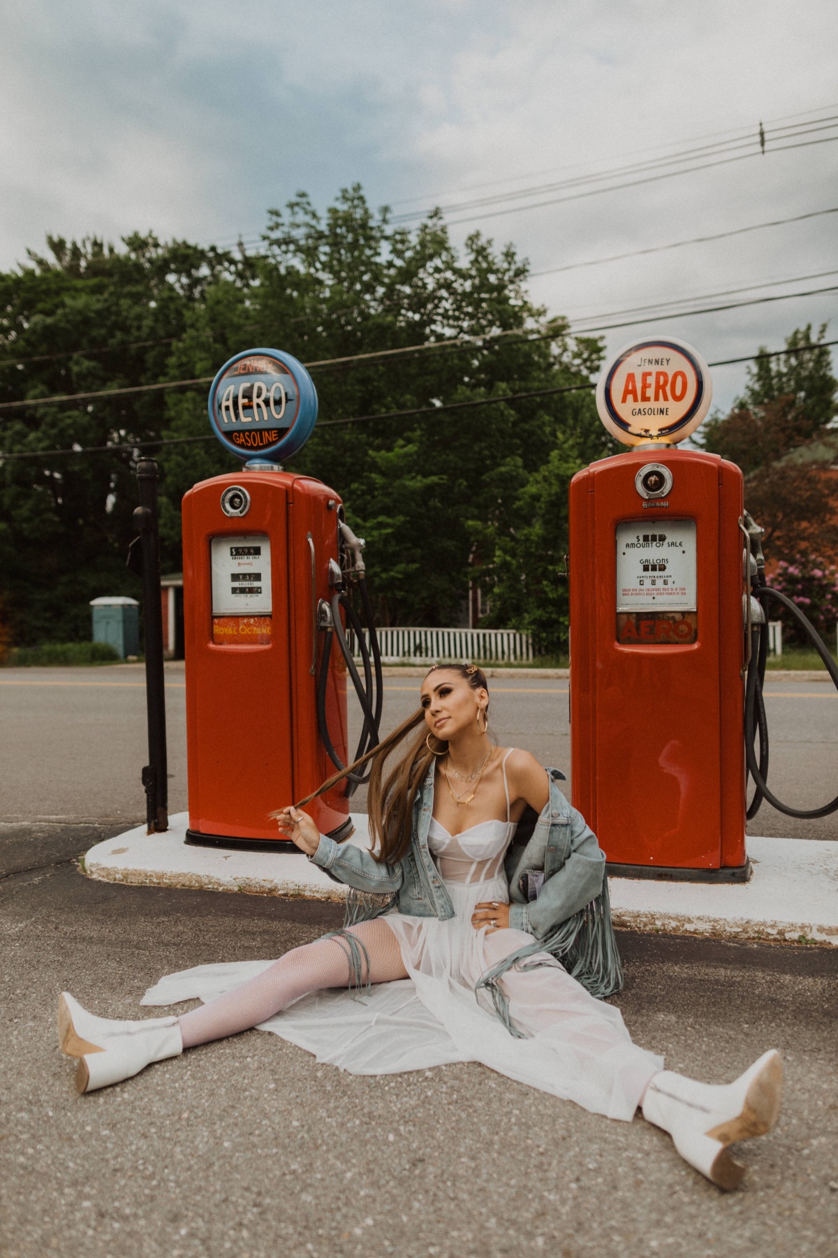 old-gas-station-photoshoot-styled-new-ha