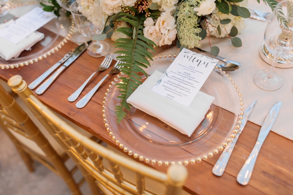 gold and white wedding table decor ideas