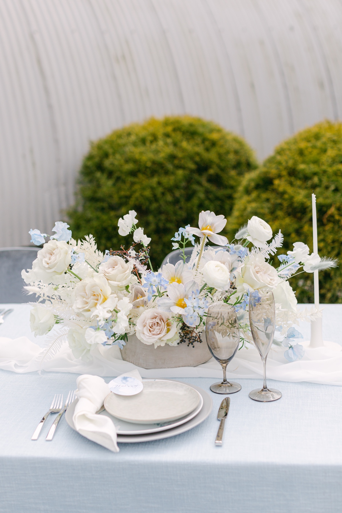 blue and white elegant wedding reception ideas