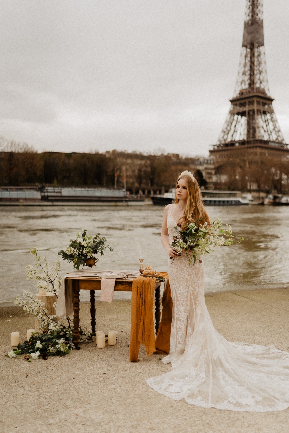 French elopement in front of the Seine River