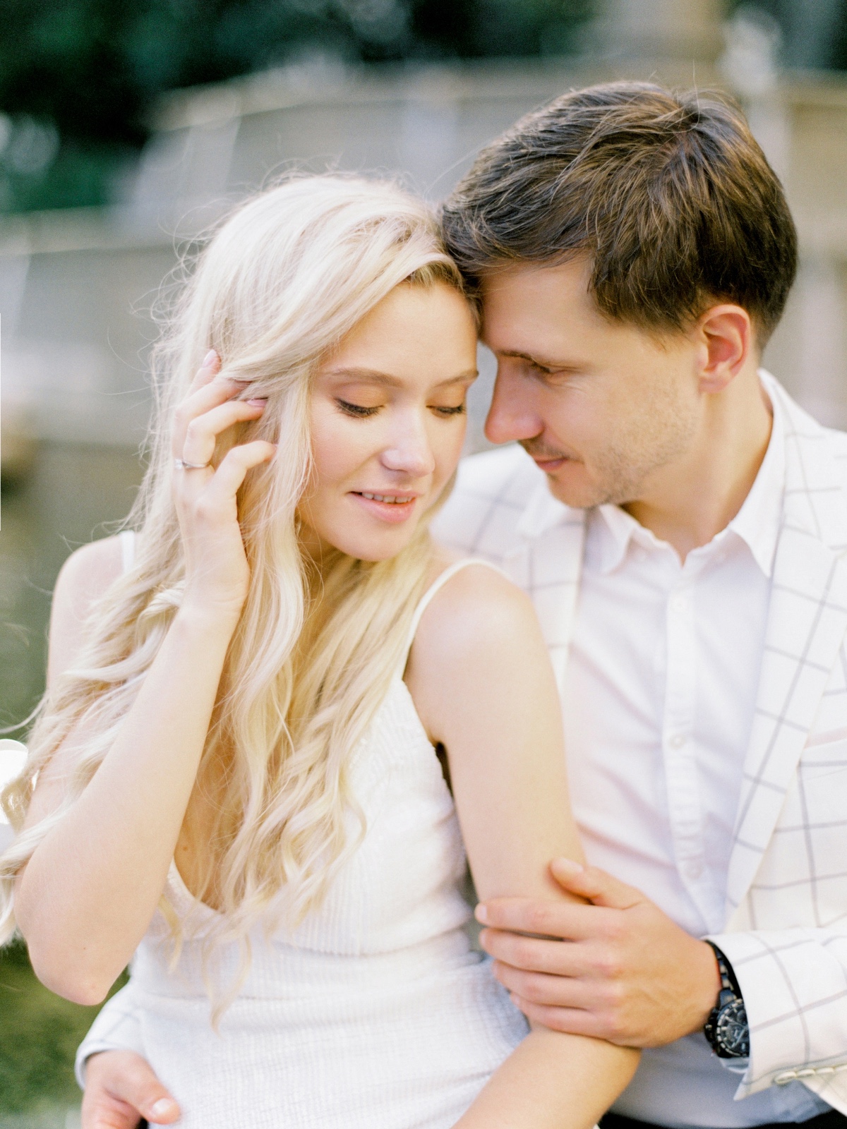 New York engagement session location ideas at Pulitzer Fountain