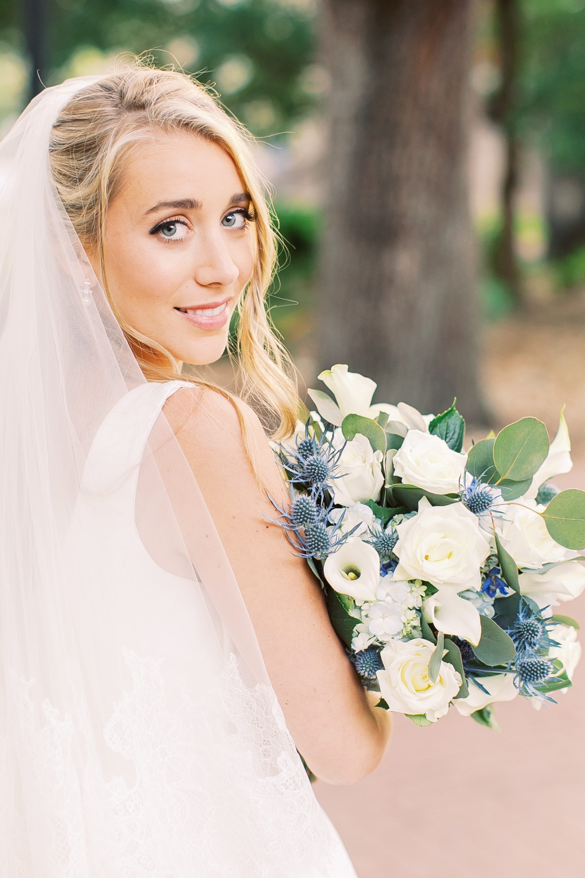 white and blue wedding bouquet