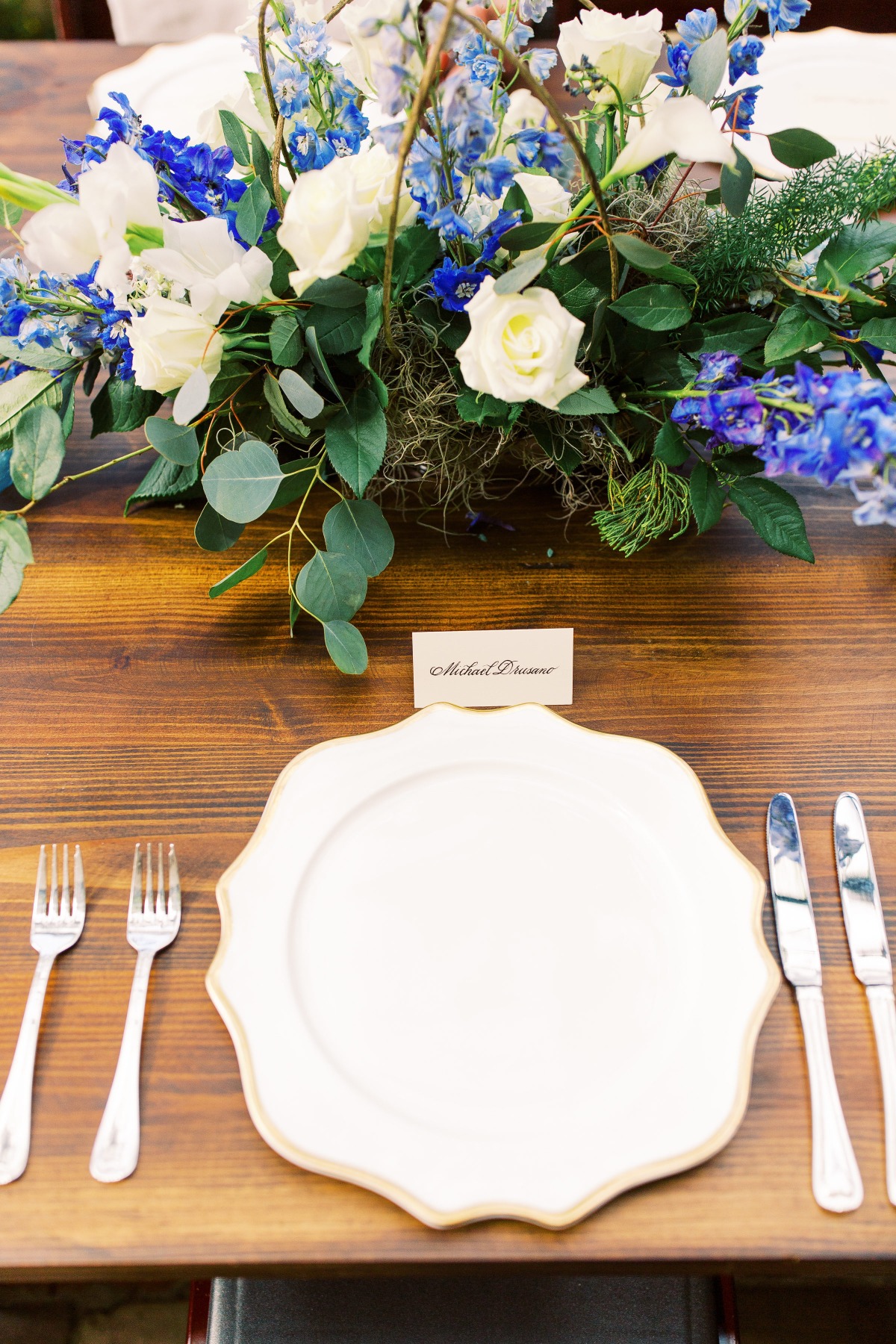 blue and white centerpieces
