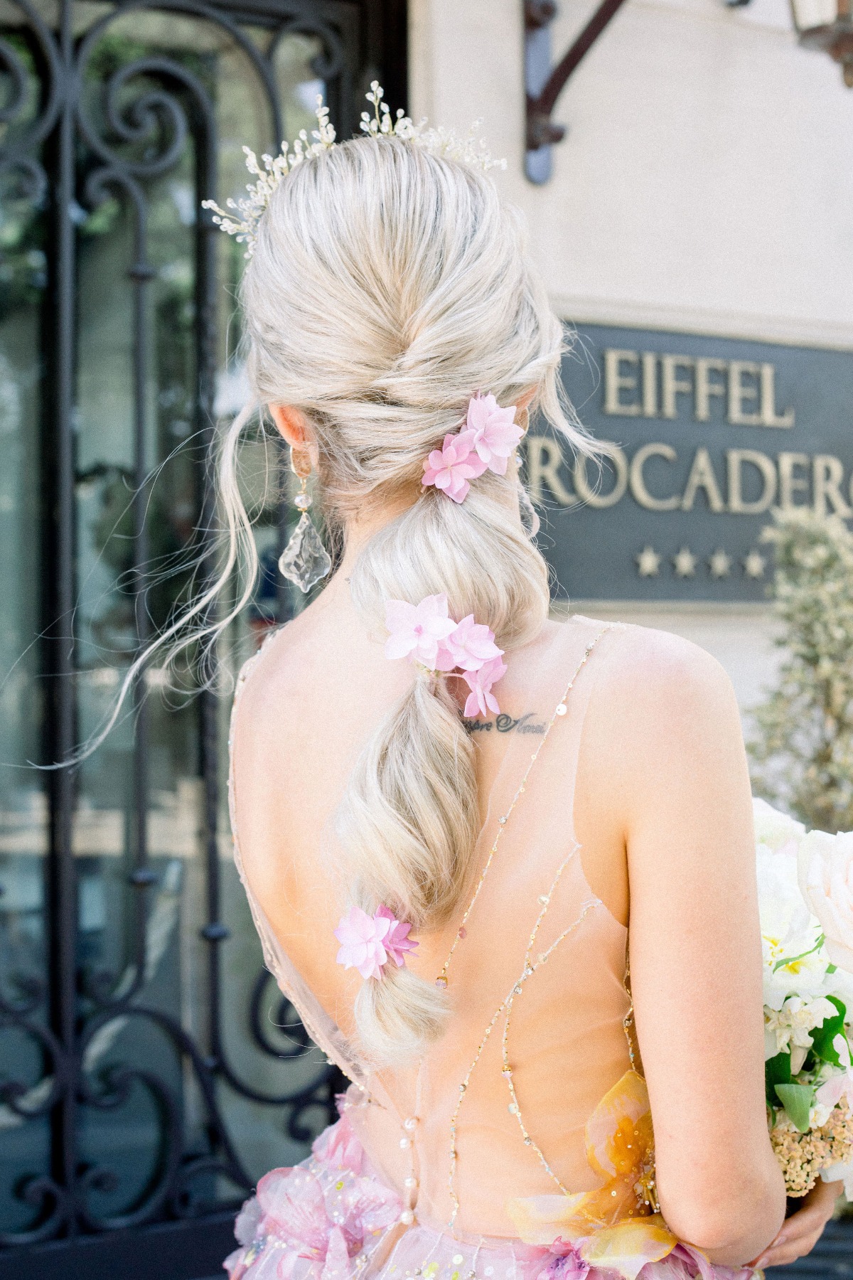 long wedding hair ideas adorned with flowers
