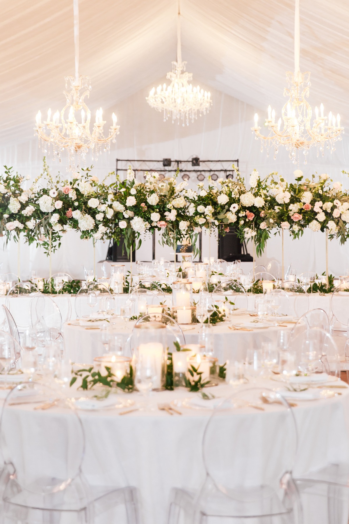 elegant wedding with acrylic chairs and chandeliers