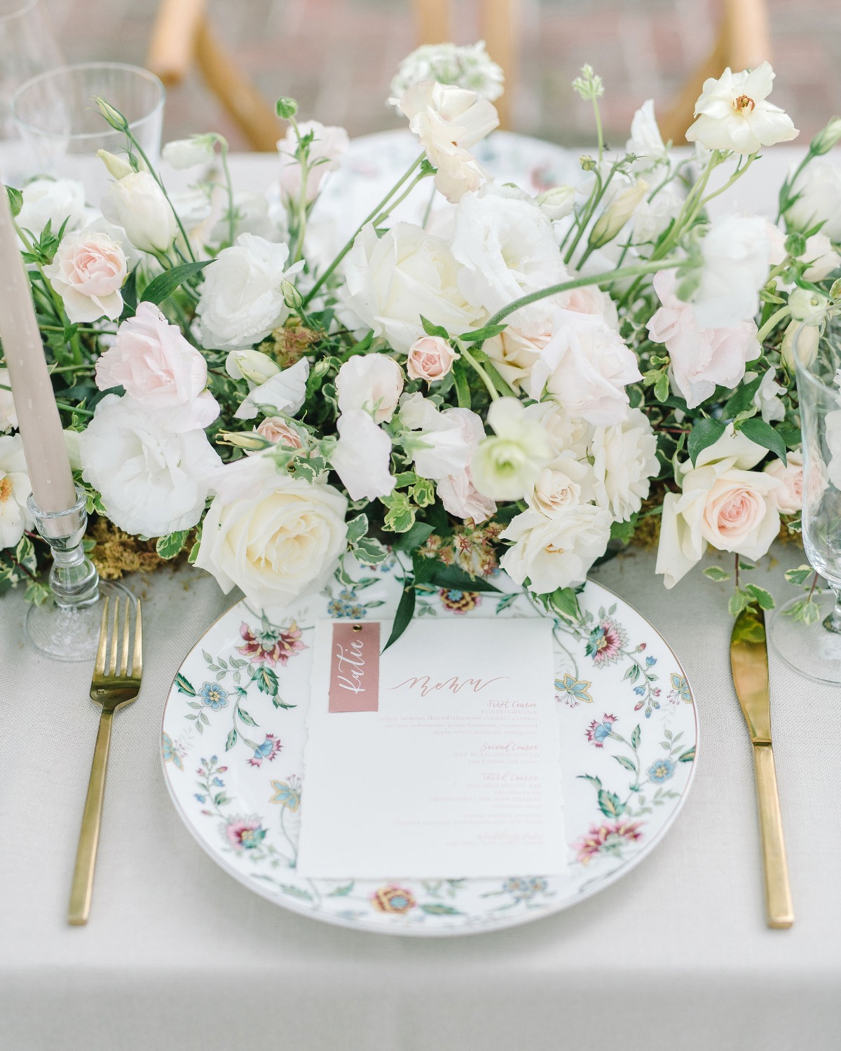 white and blush wedding centerpiece ideas