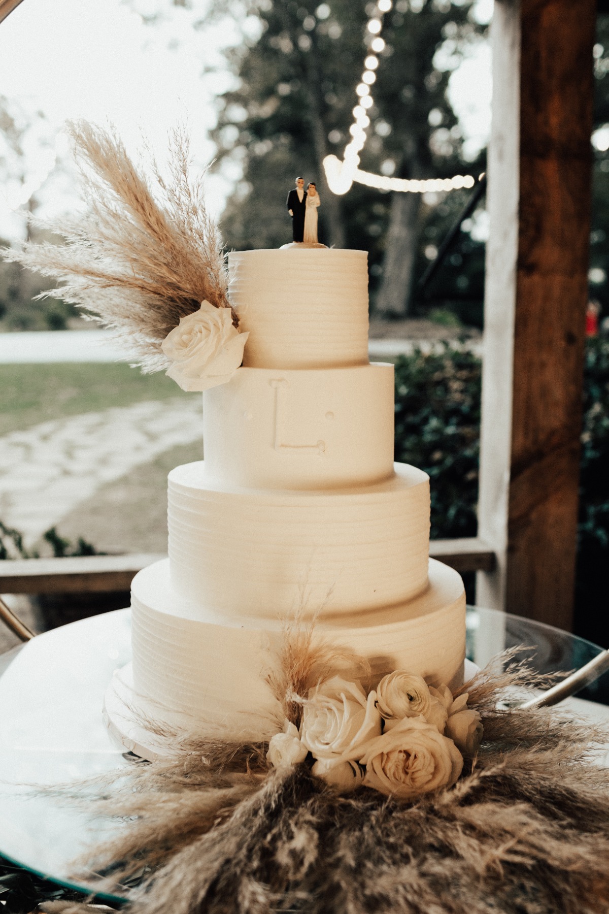 white wedding cake with Pampas Grass