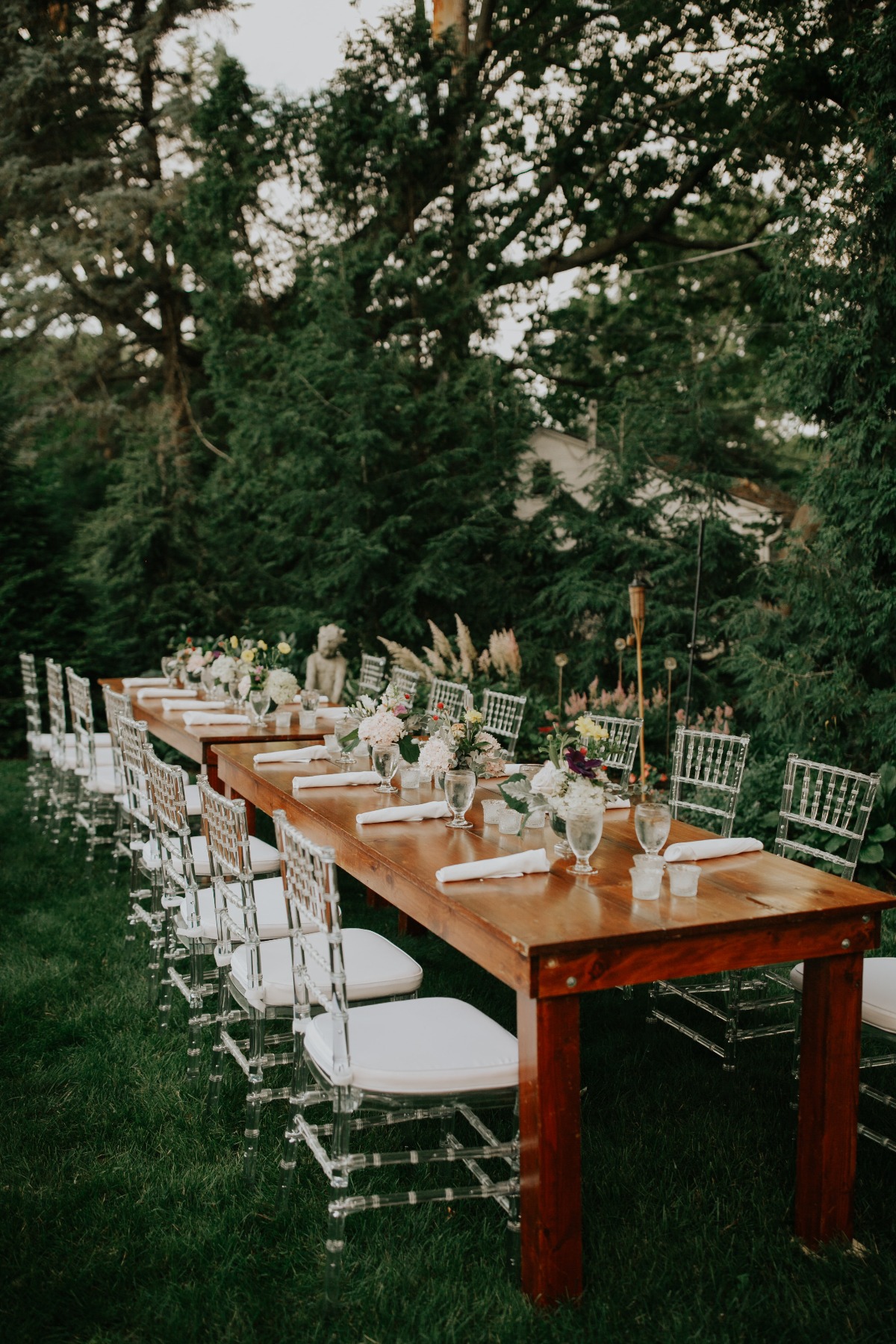 outdoor wedding reception ideas with lucite chairs
