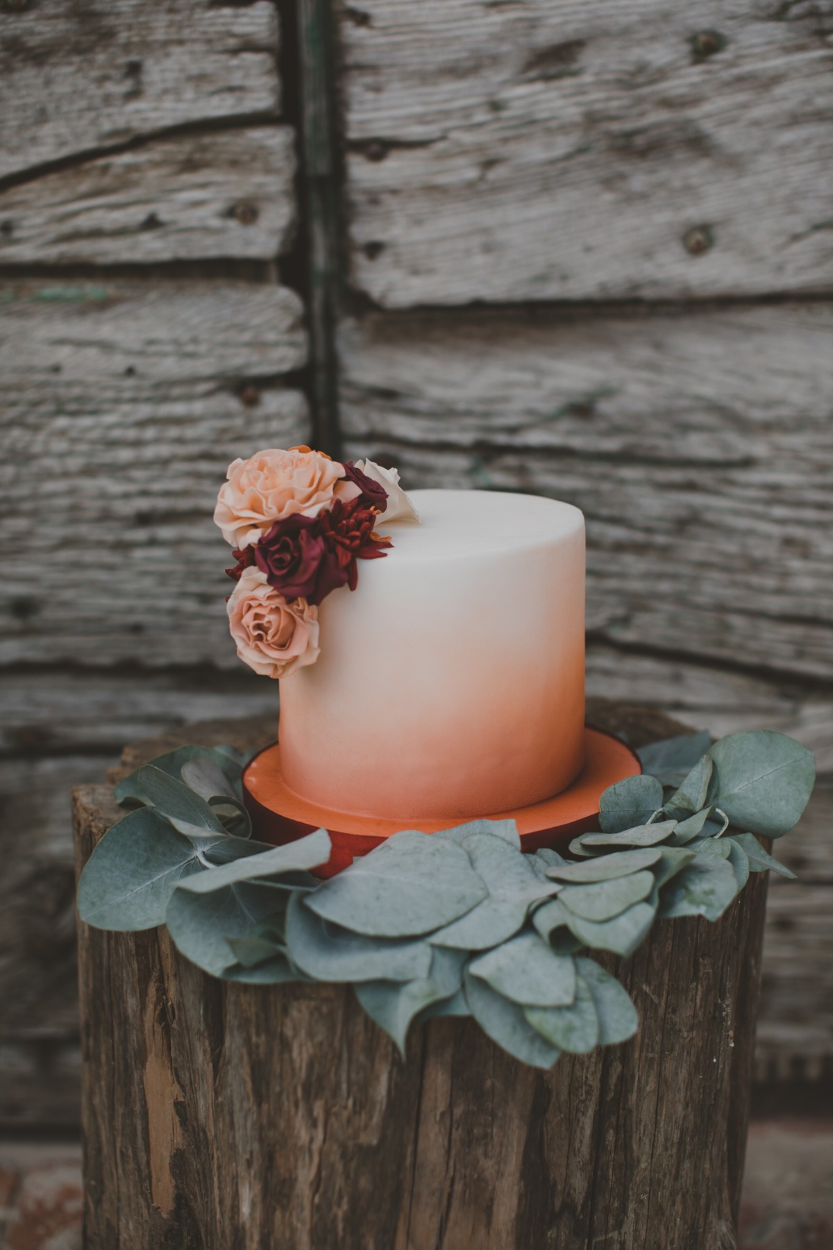 peach ombre wedding cake designed by Claudia Crea Torte