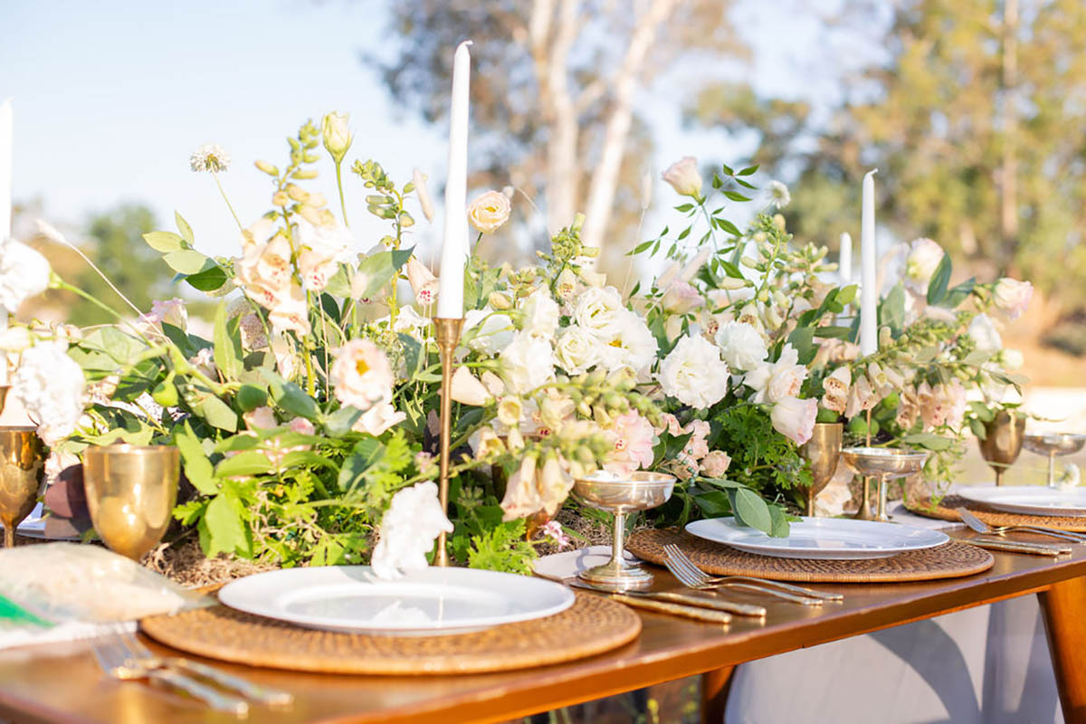 Elegant wedding table setting with floral centerpiece