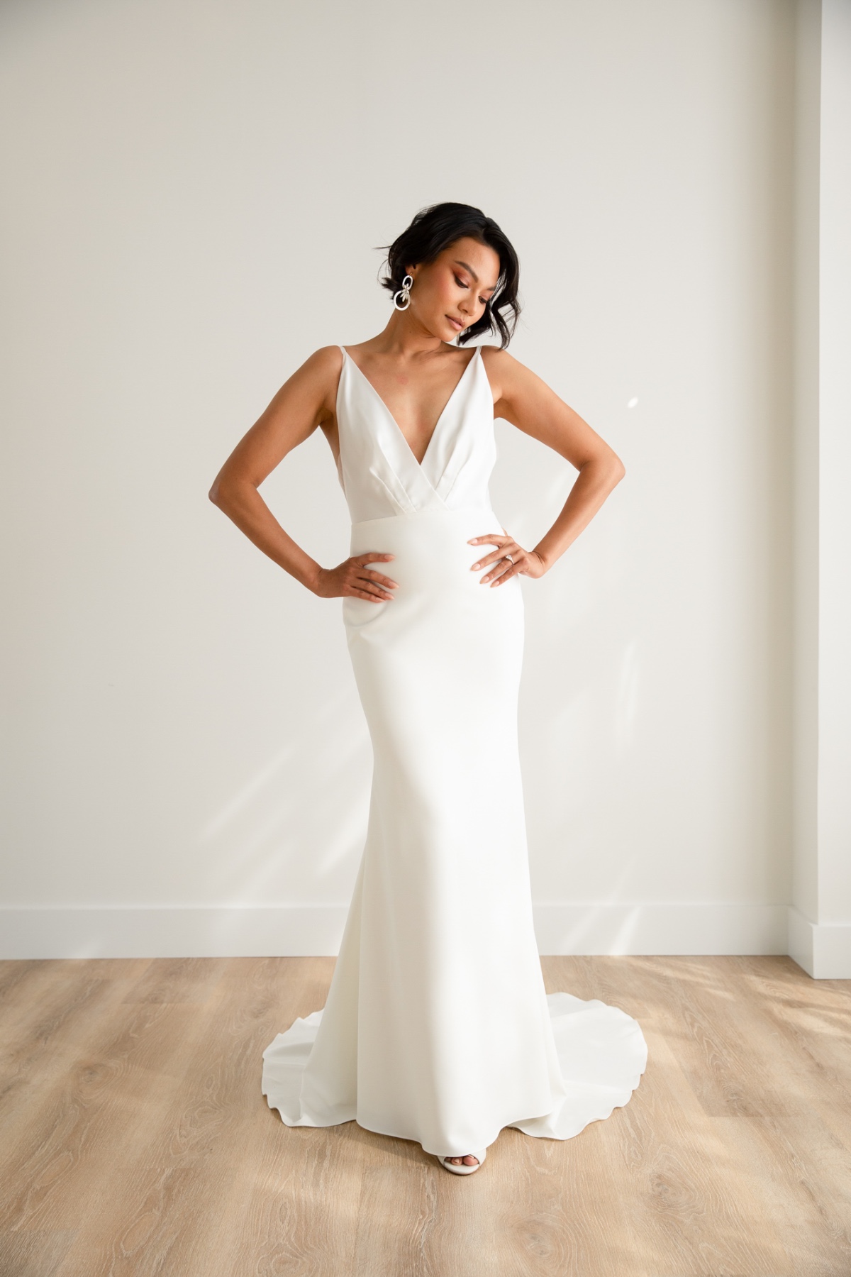 amanda_minimal_crepe_wedding_dress_rebec