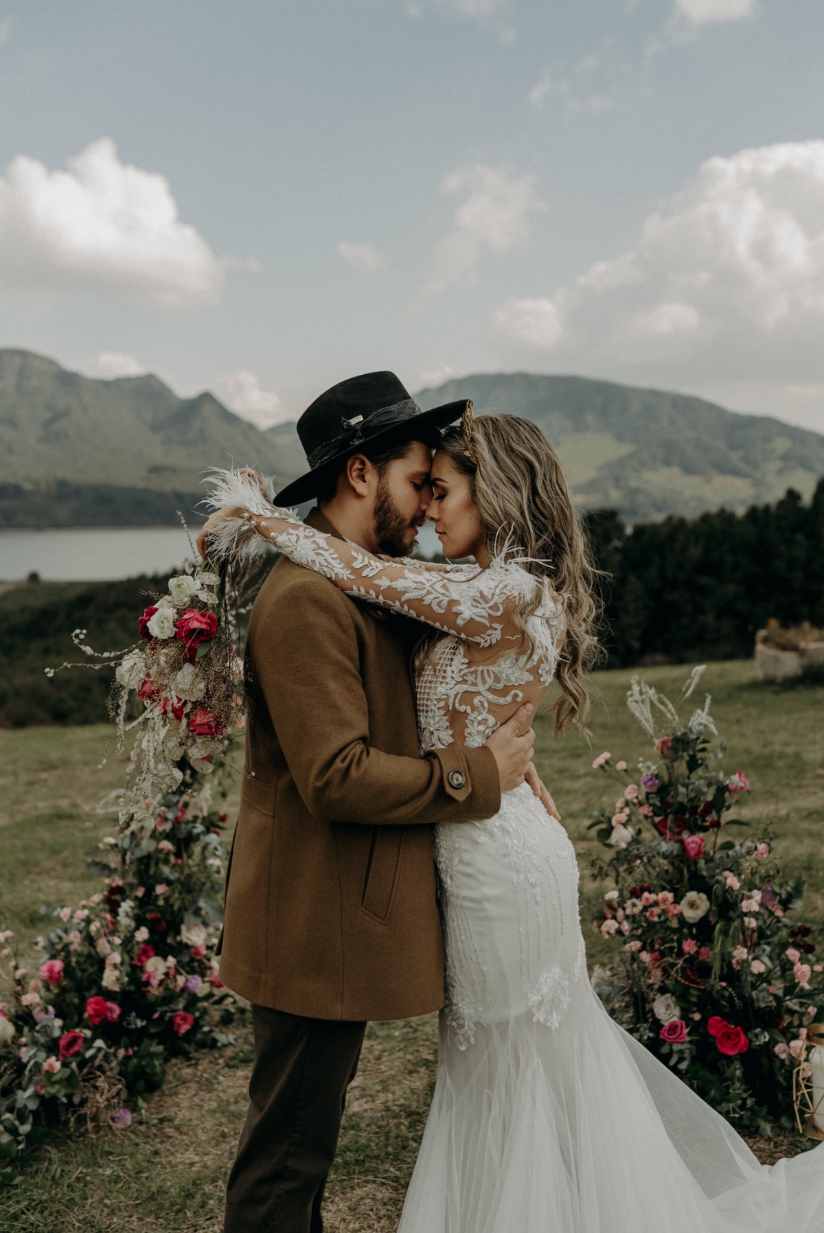 A Sustainable Glamping Elopement Inspiration in the Hills of Colombia