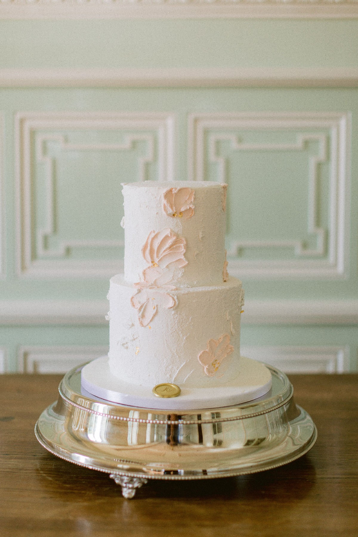 peach wedding cake designed by Sucre & Cacao
