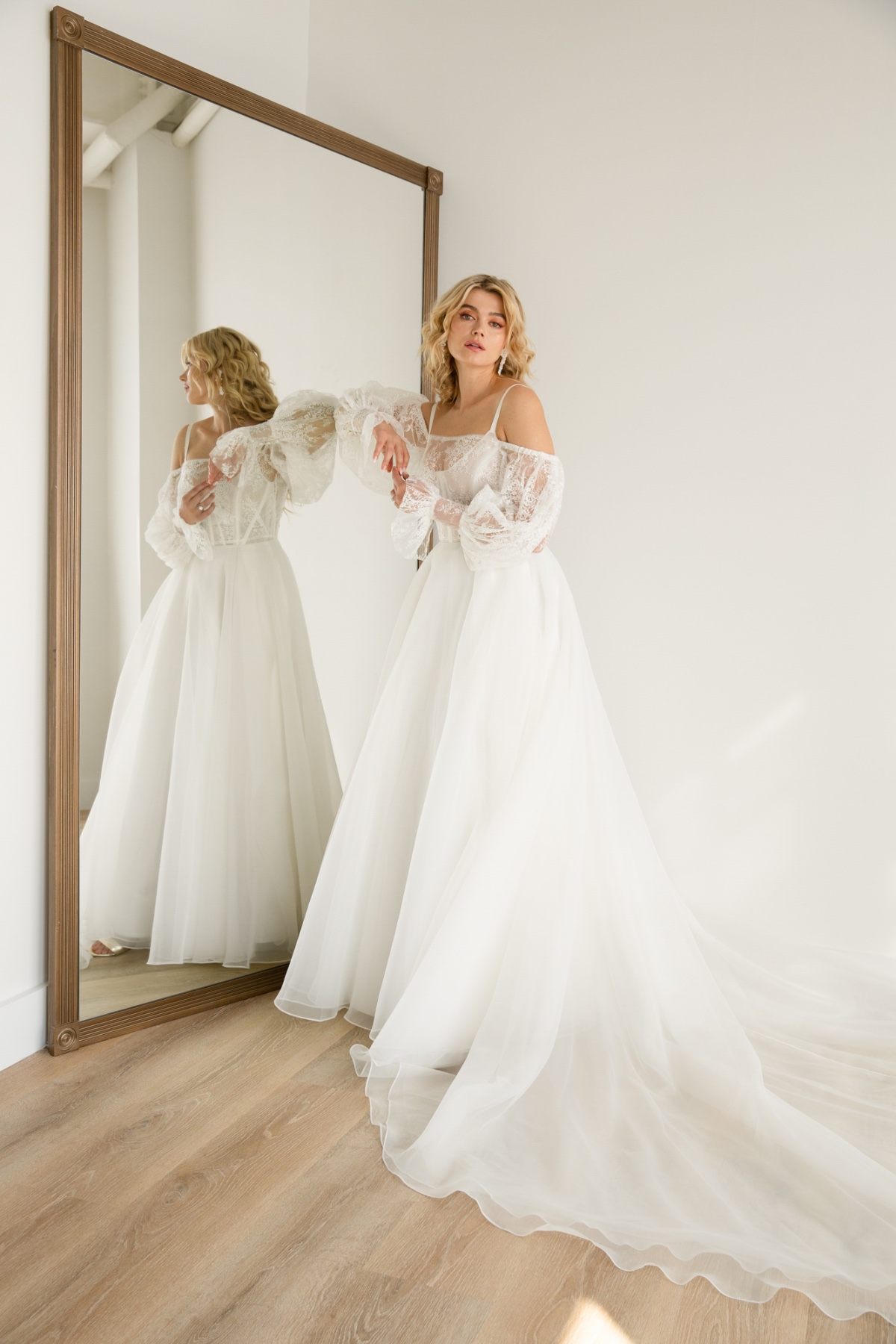 joan_lace_top_sleeves_modern_custom_brid