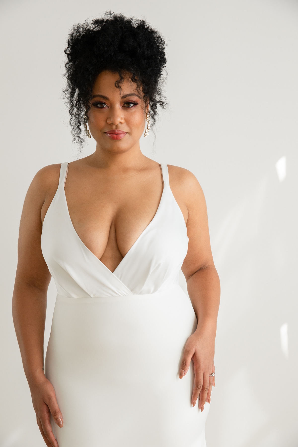 kimberly_gown_minimal_plus_size_modern_c