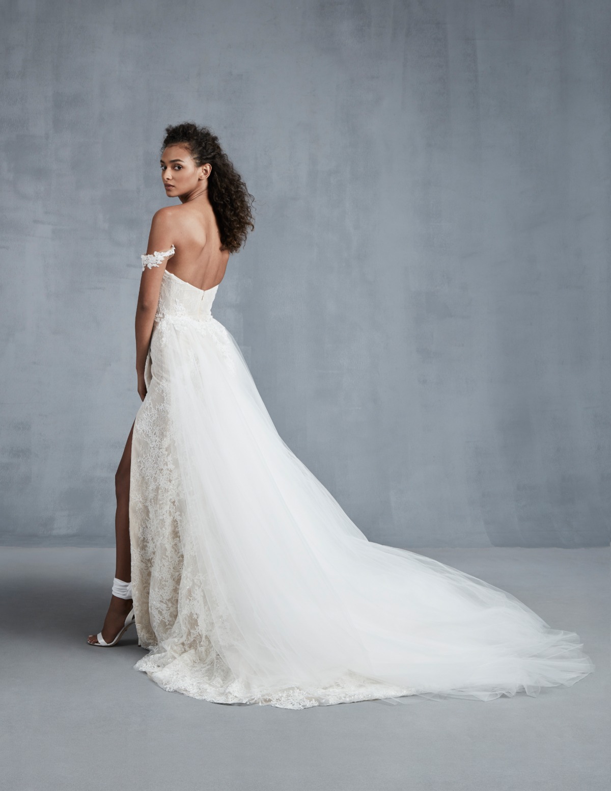 love-struck_back-with-train_ines-di-sant