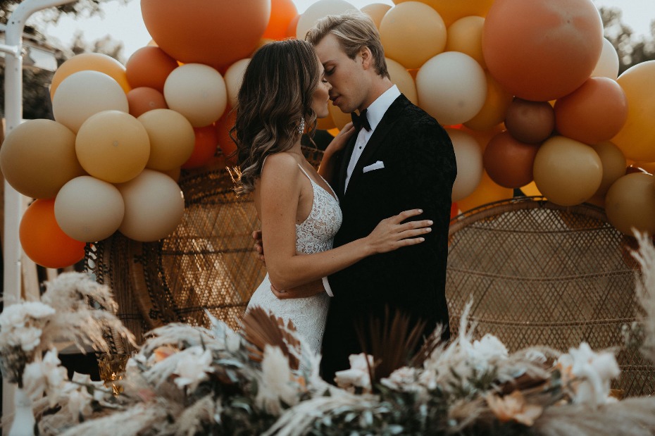 This Is How You Do a Fall Wedding and Not Get Crazy With All the Orange