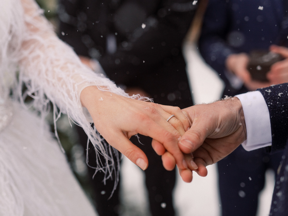 Luxury and Intimate Winter Wedding Inspiration in the French Alps