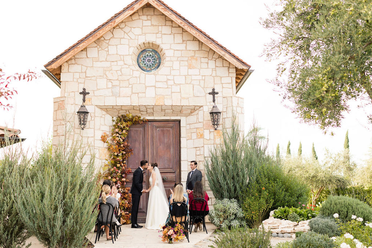 An Italian-Inspired Micro Wedding to Inspire Spring Brides Transitioning to Fall