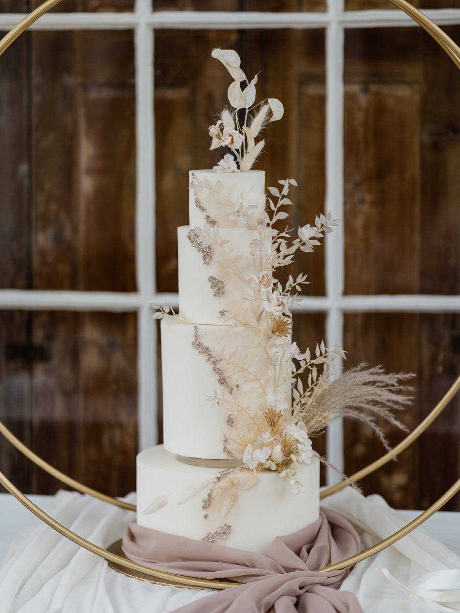 Luxury Modern and Muted Micro Wedding Inspiration