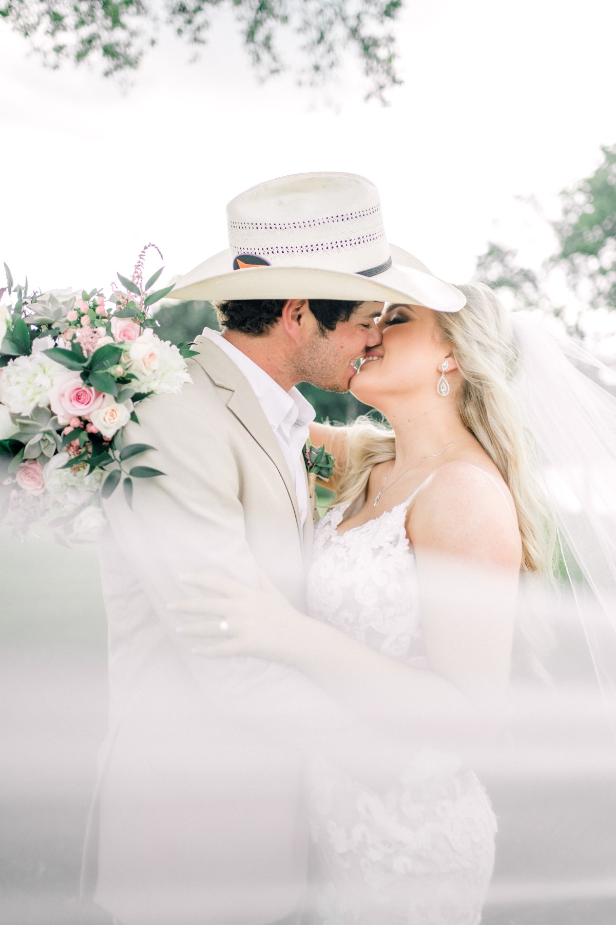 white-magnolia-kentwood-wedding-3352