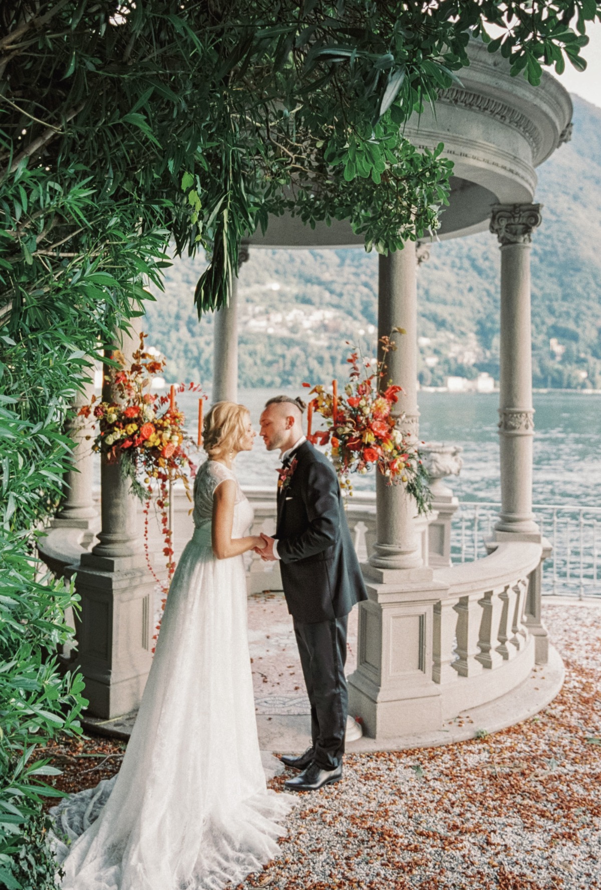 The Bride Wore Red Velvet Shoes for Her Fall Wedding Day on Lake Como