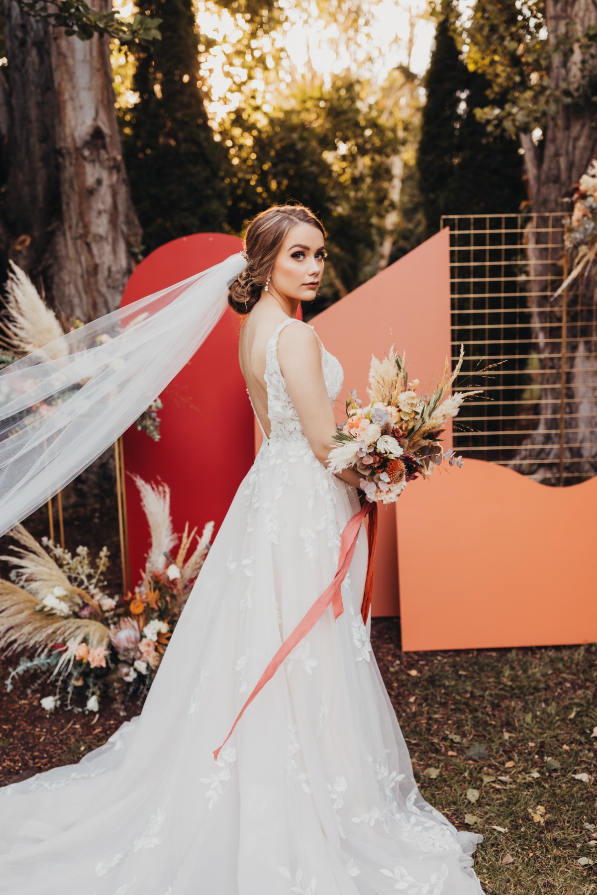 This West Yakima Valley Wedding Shoot Mixes All the Best Trends for a Major Modern Boho Look