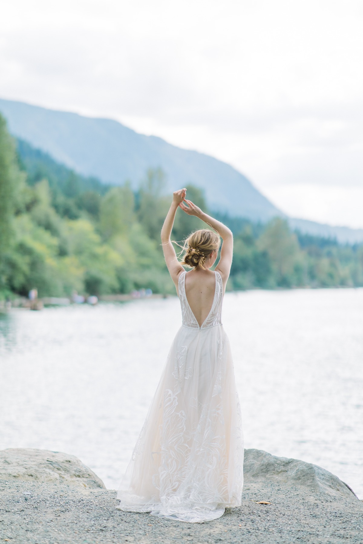 A Bridal Shoot Inspired by the Seattle Sunset in Late Summer
