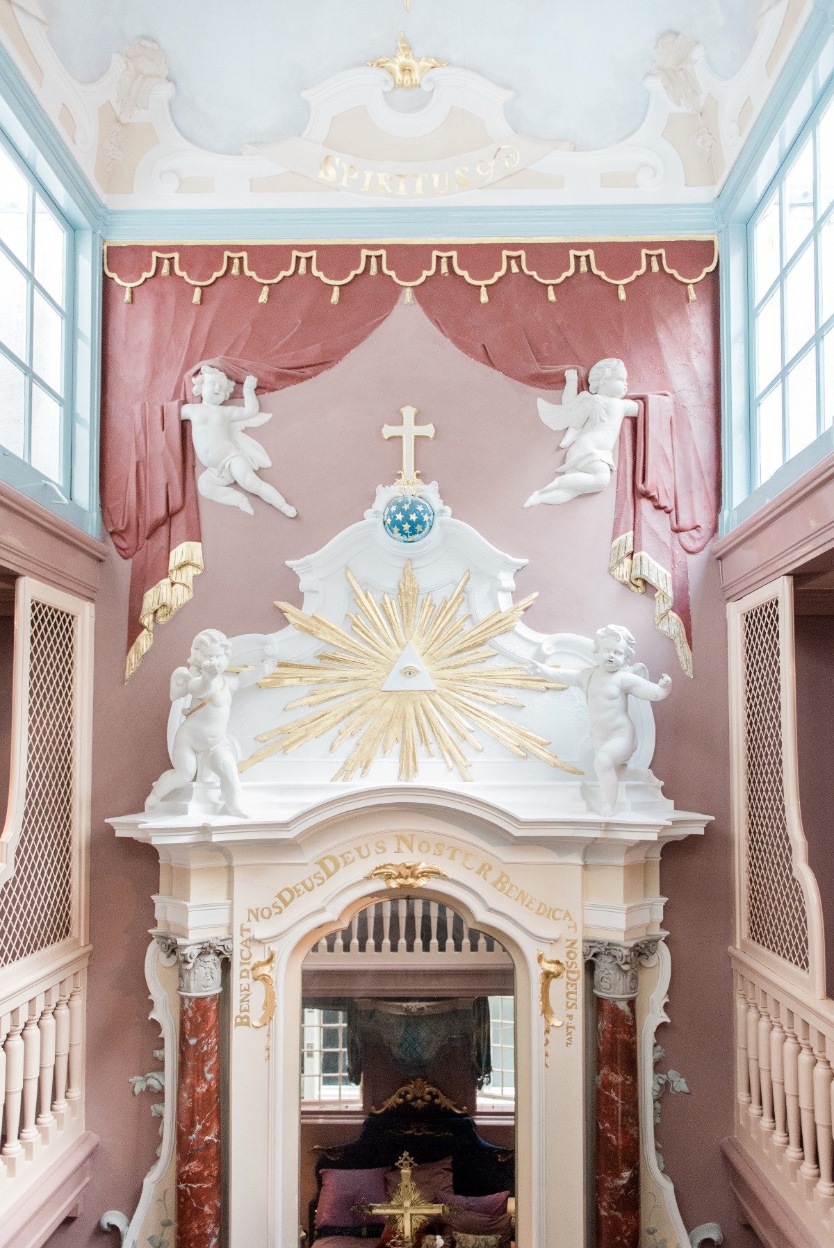 The Secret Chapel, an Amsterdam Elopement under 20k