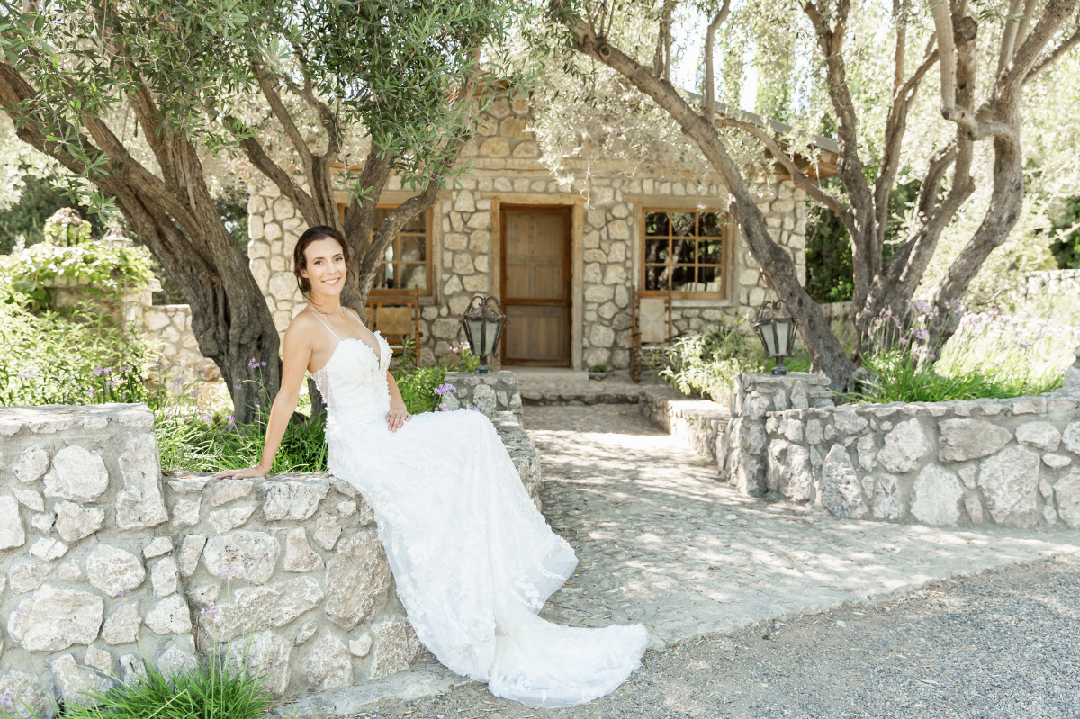 artistic-puppy-wedding-veilstailsphoto_1