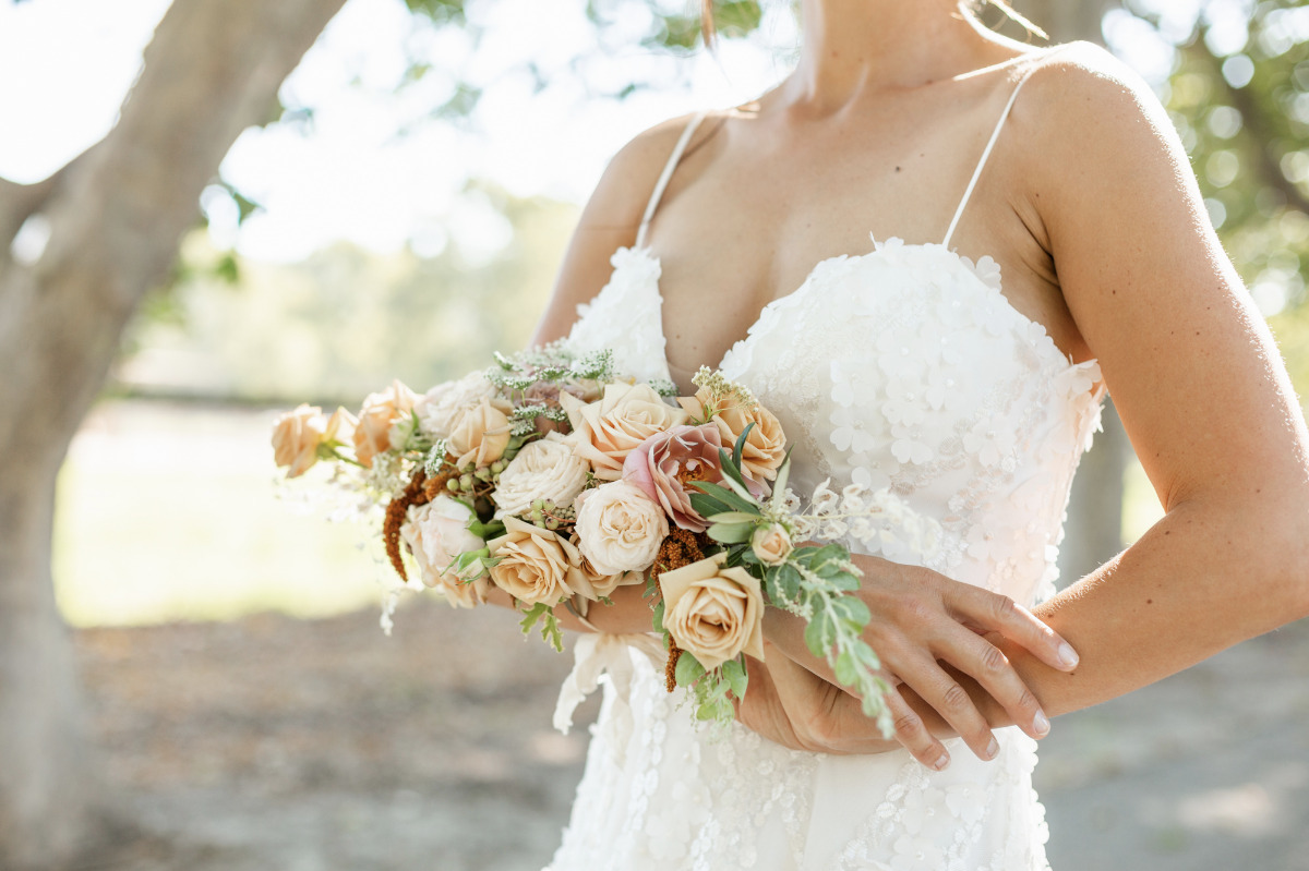artistic-puppy-wedding-veilstailsphoto_1