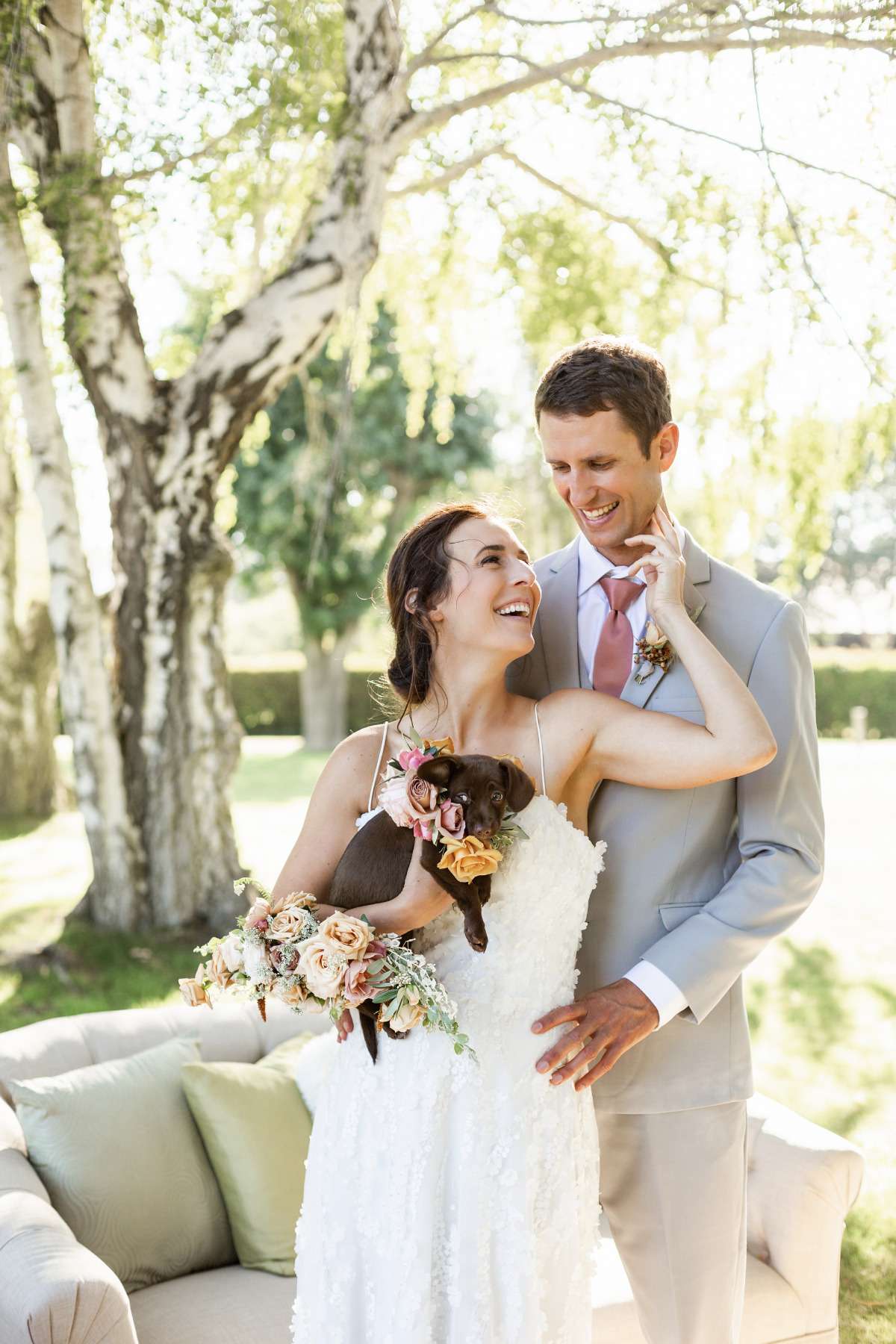 artistic-puppy-wedding-veilstailsphoto_2