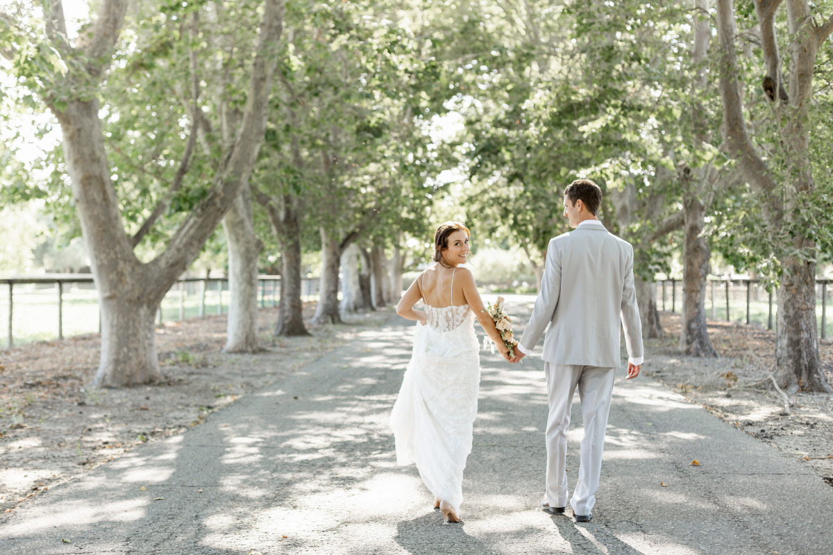 artistic-puppy-wedding-veilstailsphoto_5