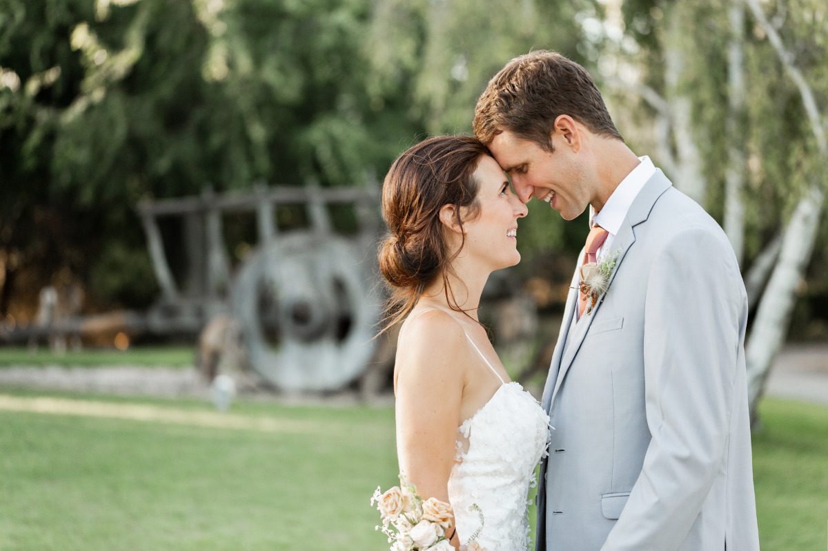 artistic-puppy-wedding-veilstailsphoto_7